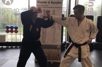 Dübendorf News, Karate, Krav Maga, Selbstverteidigung, Aroha, Fitness, Disziplin, Respekt, Lebensschule, Verteidigung, Kämpfen, Dübendorf Karate, Kinder Karate, Kindergarten Kinder, Jugendliche, Erwachsenen Karate, Lebensschule, Lifeskills, Kampfsport, Karate Training, Selbstverteidigung, Krav Maga, Zürich, Dübendorf, Fällanden, Uster, Wallisellen, Dietlikon, Selbstschutz, Karate, Kung Fu, Judo, Erwachsenen Selbstverteidigung, 8600, 8001, 8117, 8606, Volketswil, Kampfkunst, Kampfsport, 8304, 8605, Krav Maga 360, Bruce Lee, Chuck Norris, Mobbing, Stop Mobbing, Kindergeburtstag, Kampfkunst Party, Aroha, Fitness, QiGong, Qi-Gong, Taichi, Arnis, MMA, JuJitsu, Brasilien JuJitsu, Ferien Camps, Shitoryu, Shukokai, Shitokai, Gojuryu, Shotokan, Wadoryu, Kyusho, Kyusho Jitsu, Dillman, Paul Bowman, Pressure Points, Basel, Solothurn, Bern, Schweiz, Switzerland, Wild Goose Qigong, Dayan, Mixed Martial Arts, Probestunde, Trial Lesson