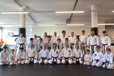 Dübendorf News, Karate, Krav Maga, Selbstverteidigung, Aroha, Fitness, Disziplin, Respekt, Lebensschule, Verteidigung, Kämpfen, Dübendorf Karate, Kinder Karate, Kindergarten Kinder, Jugendliche, Erwachsenen Karate, Lebensschule, Lifeskills, Kampfsport, Karate Training, Selbstverteidigung, Krav Maga, Zürich, Dübendorf, Fällanden, Uster, Wallisellen, Dietlikon, Selbstschutz, Karate, Kung Fu, Judo, Erwachsenen Selbstverteidigung, 8600, 8001, 8117, 8606, Volketswil, Kampfkunst, Kampfsport, 8304, 8605, Krav Maga 360, Bruce Lee, Chuck Norris, Mobbing, Stop Mobbing, Kindergeburtstag, Kampfkunst Party, Aroha, Fitness, QiGong, Qi-Gong, Taichi, Arnis, MMA, JuJitsu, Brasilien JuJitsu, Ferien Camps, Shitoryu, Shukokai, Shitokai, Gojuryu, Shotokan, Wadoryu, Kyusho, Kyusho Jitsu, Dillman, Paul Bowman, Pressure Points, Basel, Solothurn, Bern, Schweiz, Switzerland, Wild Goose Qigong, Dayan, Mixed Martial Arts, Probestunde, Trial Lesson