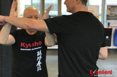 Dübendorf News, Karate, Krav Maga, Selbstverteidigung, Aroha, Fitness, Disziplin, Respekt, Lebensschule, Verteidigung, Kämpfen, Dübendorf Karate, Kinder Karate, Kindergarten Kinder, Jugendliche, Erwachsenen Karate, Lebensschule, Lifeskills, Kampfsport, Karate Training, Selbstverteidigung, Krav Maga, Zürich, Dübendorf, Fällanden, Uster, Wallisellen, Dietlikon, Selbstschutz, Karate, Kung Fu, Judo, Erwachsenen Selbstverteidigung, 8600, 8001, 8117, 8606, Volketswil, Kampfkunst, Kampfsport, 8304, 8605, Krav Maga 360, Bruce Lee, Chuck Norris, Mobbing, Stop Mobbing, Kindergeburtstag, Kampfkunst Party, Aroha, Fitness, QiGong, Qi-Gong, Taichi, Arnis, MMA, JuJitsu, Brasilien JuJitsu, Ferien Camps, Shitoryu, Shukokai, Shitokai, Gojuryu, Shotokan, Wadoryu, Kyusho, Kyusho Jitsu, Dillman, Paul Bowman, Pressure Points, Basel, Solothurn, Bern, Schweiz, Switzerland, Wild Goose Qigong, Dayan, Mixed Martial Arts, Probestunde, Trial Lesson